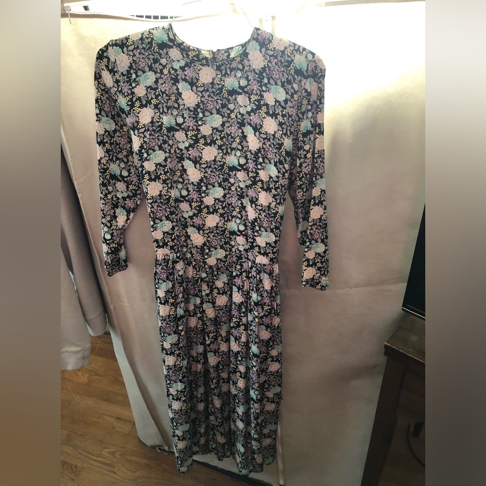 Vintage Women's 7/8 E.D. Michaels Floral Dress with full zipper and tie back 80s